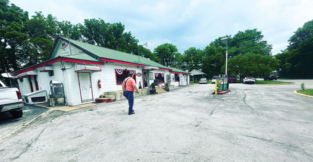 A small, roadside restaurant has greeted guests since the 1940s. Photo by Ruth Hunter. 